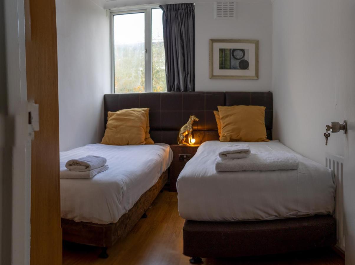 London - 4 Bed - Sleeps 8 - Garden - Pet Friendly Villa Exterior photo