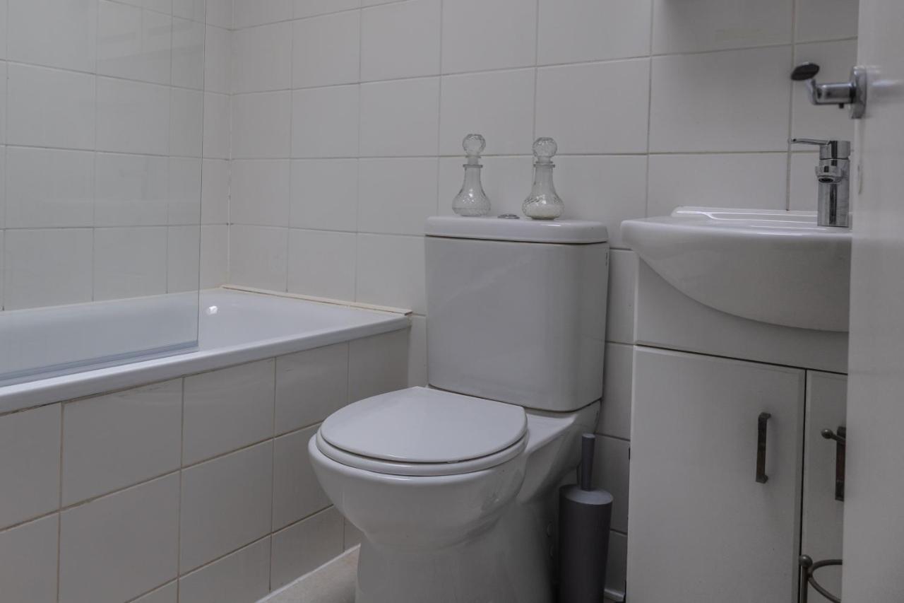 London - 4 Bed - Sleeps 8 - Garden - Pet Friendly Villa Exterior photo