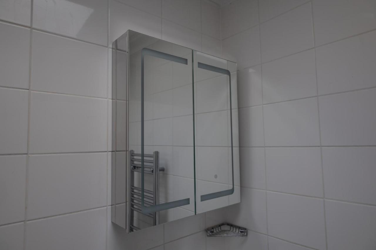 London - 4 Bed - Sleeps 8 - Garden - Pet Friendly Villa Exterior photo
